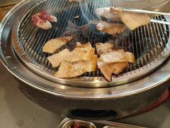 -围炉肉舍•炭烤活鳗•丹东海鲜烤肉(步行街店)