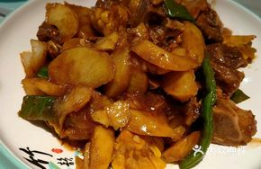 Stewed Pork Bones with Potatoes