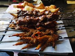 月半松板肉-月半小炉焖烤