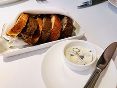 餐前面包黄油-壳里西餐厅Coquille Seafood Bistro(蒙自路店)