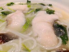 芫茜皮蛋生鱼片汤米线-添饭茶餐厅(天悦龙庭店)