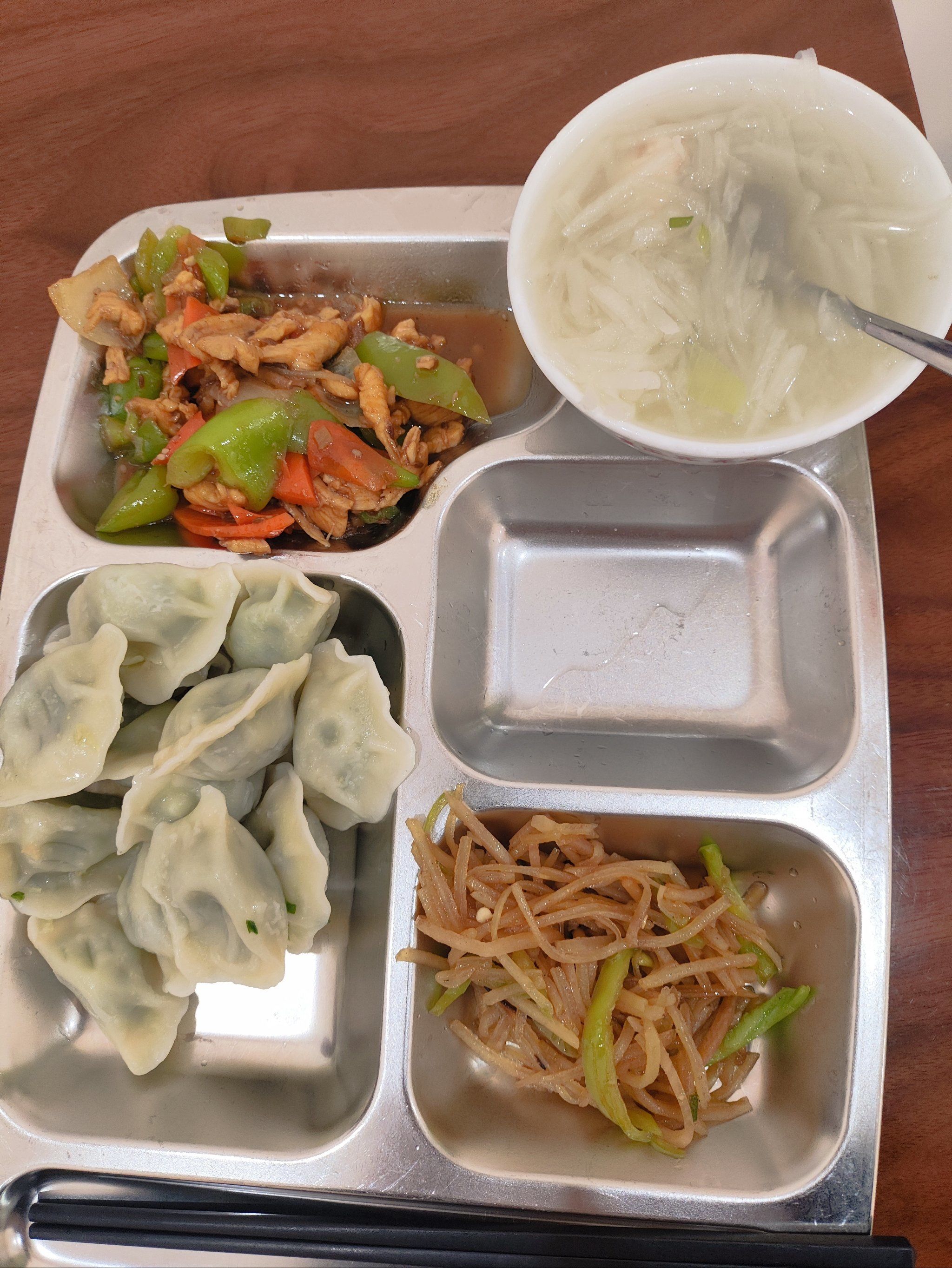 食堂午餐