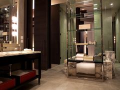 上海柏悦酒店外交官套房-主卧浴室全景-上海柏悦酒店