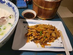 -南京金牛湖巨碗鱼头