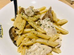 牛肝菌鸡胸肉奶油管面-LENBACH兰巴赫西餐啤酒坊(大连东港店)