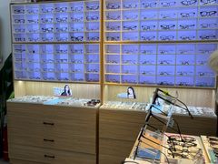 -天空之镜眼镜店蔡司依视路配镜授权零售店(望京颐堤港店)