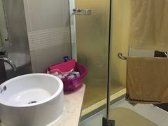 -莫泰酒店(上海虹桥北新泾地铁站天山路店)