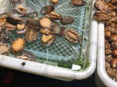 鲍鱼开价一个8-10元，看个头，砍下来3-5元一个-濠江渔港酒楼(湾仔海鲜街，会展中心店)
