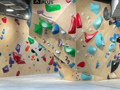 -ROCKPLUS攀岩馆(环宇城店)