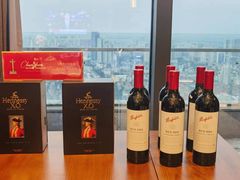 -景月阁空中食府(希尔顿酒店)