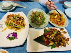 -香巴拉云南餐厅(华莱坞店)