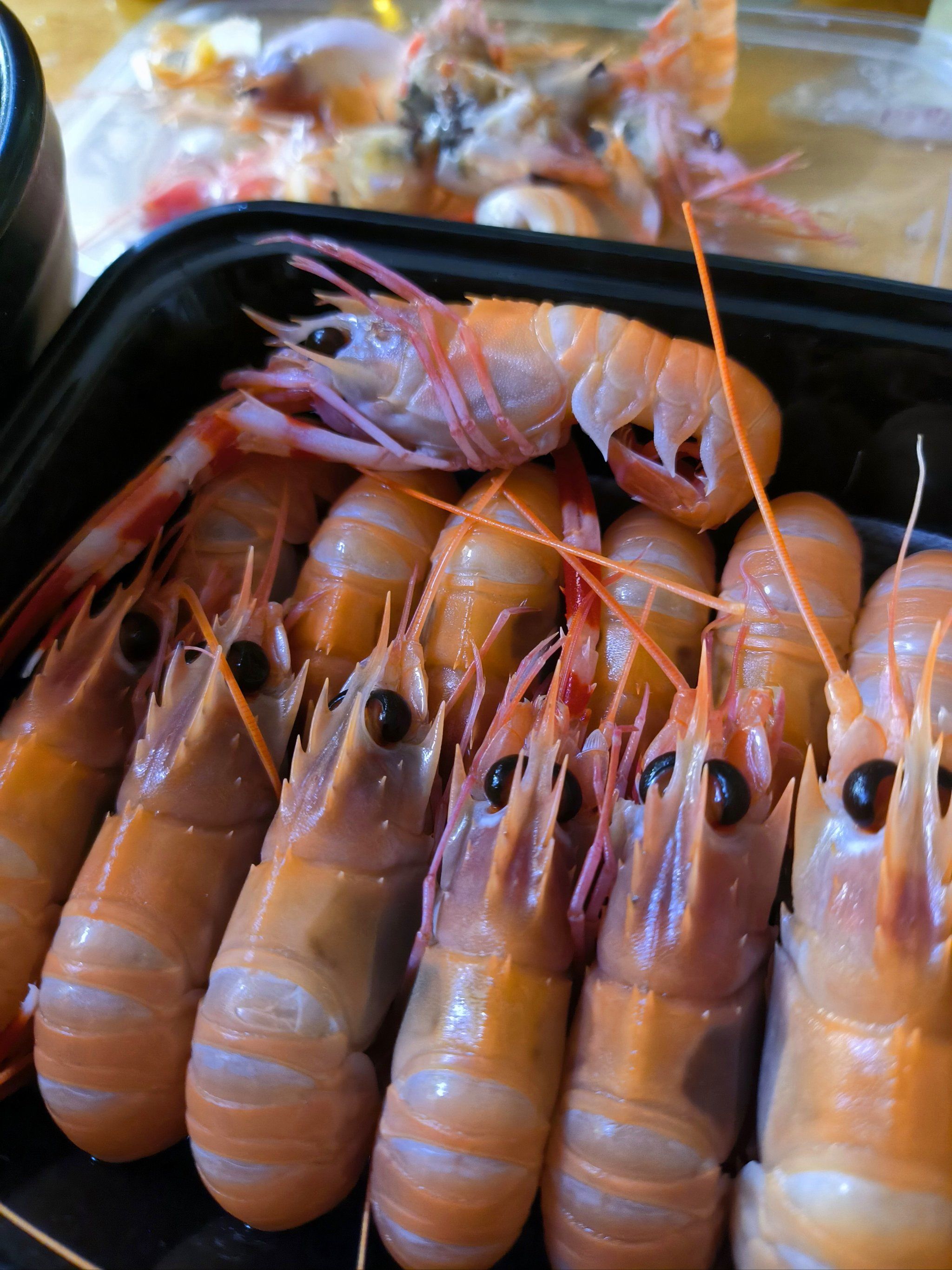 新鲜鳌虾,生着吃!