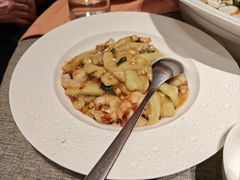 白茄子烧虾球-虹潮荟·餐桌上的美食地理(太阳宫店)