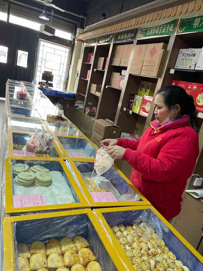 中华老字号石灰窑在当地的影响力可能就和北京稻香村一样我们也是慕名