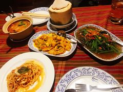 椰子饭-卷心菜和避孕套餐厅(Pattaya)