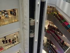 -资和信百货商场