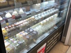 面包甜点陈列柜-红宝石·鲜奶小方·海派西点房(莘庄龙之梦店)