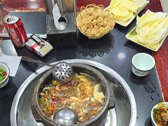 -鲁朗石锅城·松茸天麻石锅鸡