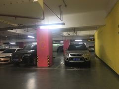 -丽丰购物中心·停车场