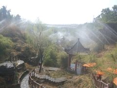 -雪山彩虹谷景区