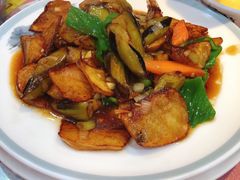 地三鲜-东北哈尔滨酱骨头馆房掌柜铁锅炖