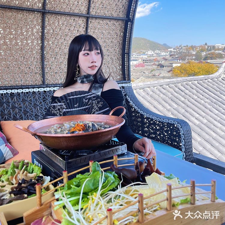 品菌菇汤🍄吃腊排骨 🦴看玉龙雪山风景🏔