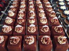 -UNI UNI(环亚凯瑟琳店)