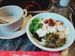 豆花米线-热火朝天鲜切牛肉火锅(南强街巷店)