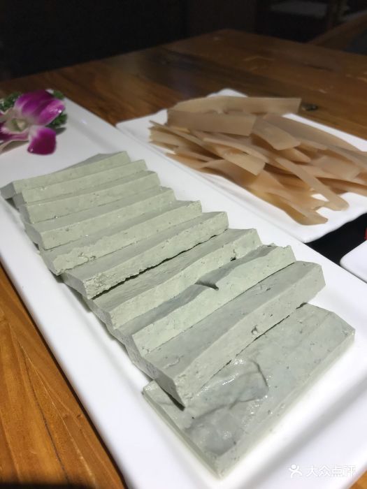 归来石磨黑豆腐