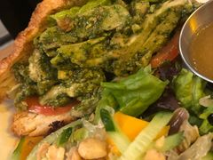 青酱鸡肉可颂三明治配冰草沙拉-HELLO 27 意面·沙拉·帕尼尼