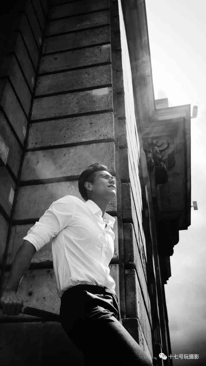 这家店铺位于苏州久光三楼黄区现在很多人都挺喜欢这