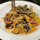这里面是有各式各样的甜点，吃起来不是很腻