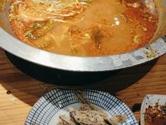 -野山舂·贵州现舂酸汤火锅(鸿通城店)