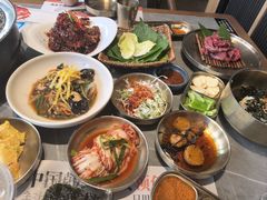 -草家酱蟹炭火烤肉店(珲春南路一店)