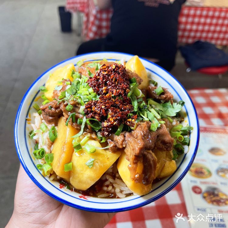 盖东来牛肉饭vs普通牛肉饭｜降维打击！！！