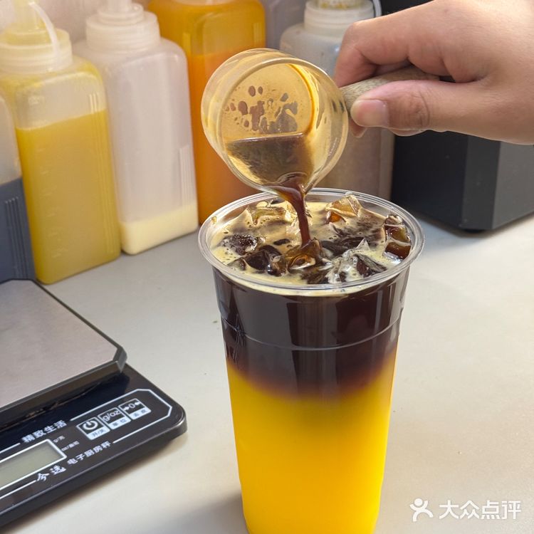 坠爱喝的就是他家的菠萝美式 1l装超大杯!喝起来巨过瘾