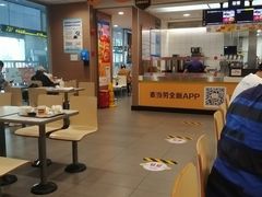 大堂-麦当劳(轻轨曹杨路店)