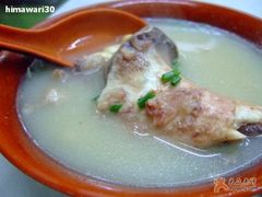 黄豆骨头汤-月亮生煎大王