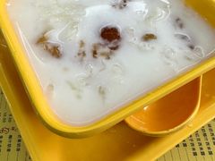 鲜奶雪耳桃胶糖水-大良甜品店(金泽店)
