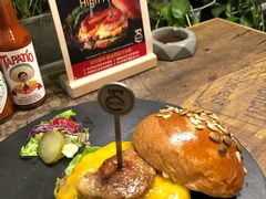 -HIGH FIVE哈福手工汉堡(桂林路店)