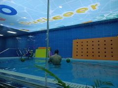 -蓝鲸奇亲子游泳俱乐部