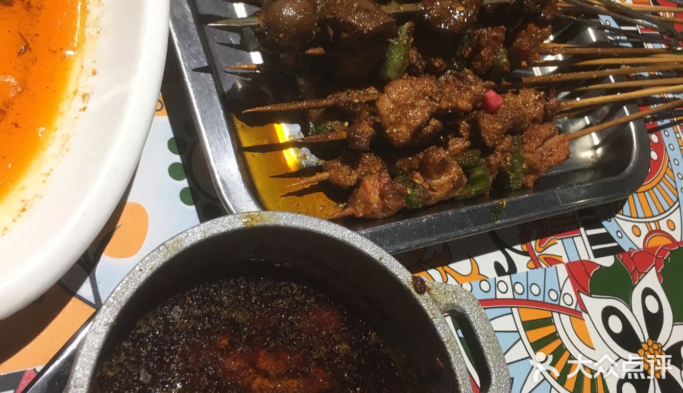 我们进去的时候一楼满座了，坐的2楼