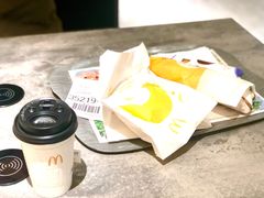 红+白系列-麦当劳(徐汇漕溪北路百脑汇店)