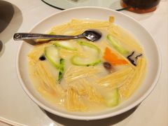 浓汤胜瓜煮鲜腐竹-汤城小厨•粤菜•靓汤(苏州街店)