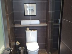 -西安大雁塔科技大学地铁站亚朵酒店