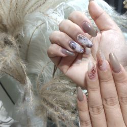 -花岐款式专研健康美甲沙龙