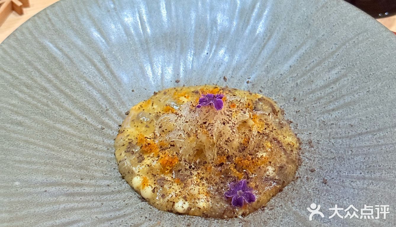 俩人吃的非常饱 食材很新鲜 菜式非常丰富 服务没得说