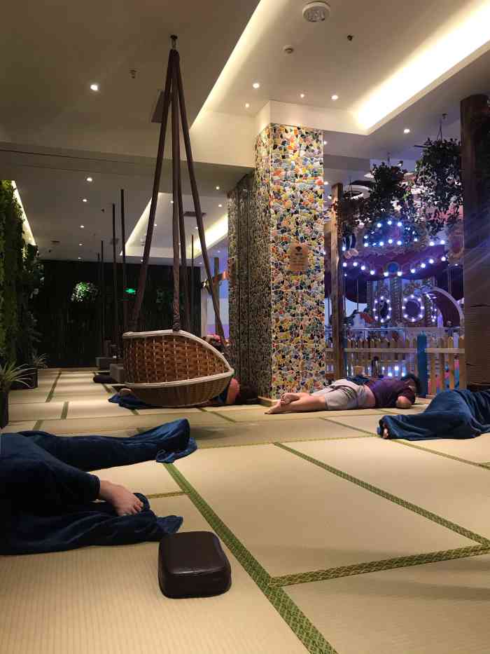 济州岛汤泉-"人蛮多的,韩式洗浴,韩式服装免费穿拍照,.