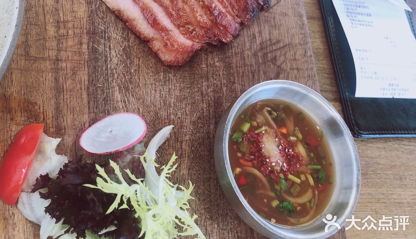 四面皆景,适合情侣、闺蜜聚会。我们点的套餐,搭配合理