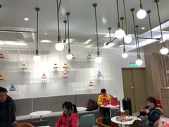 大堂-奈雪的茶(市百一店)